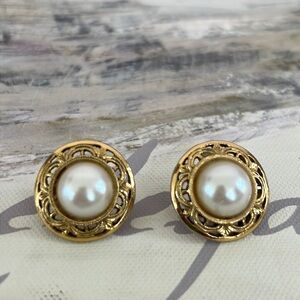 Vintage 80’s 14KT Romantic lace faux pearl Post earrings